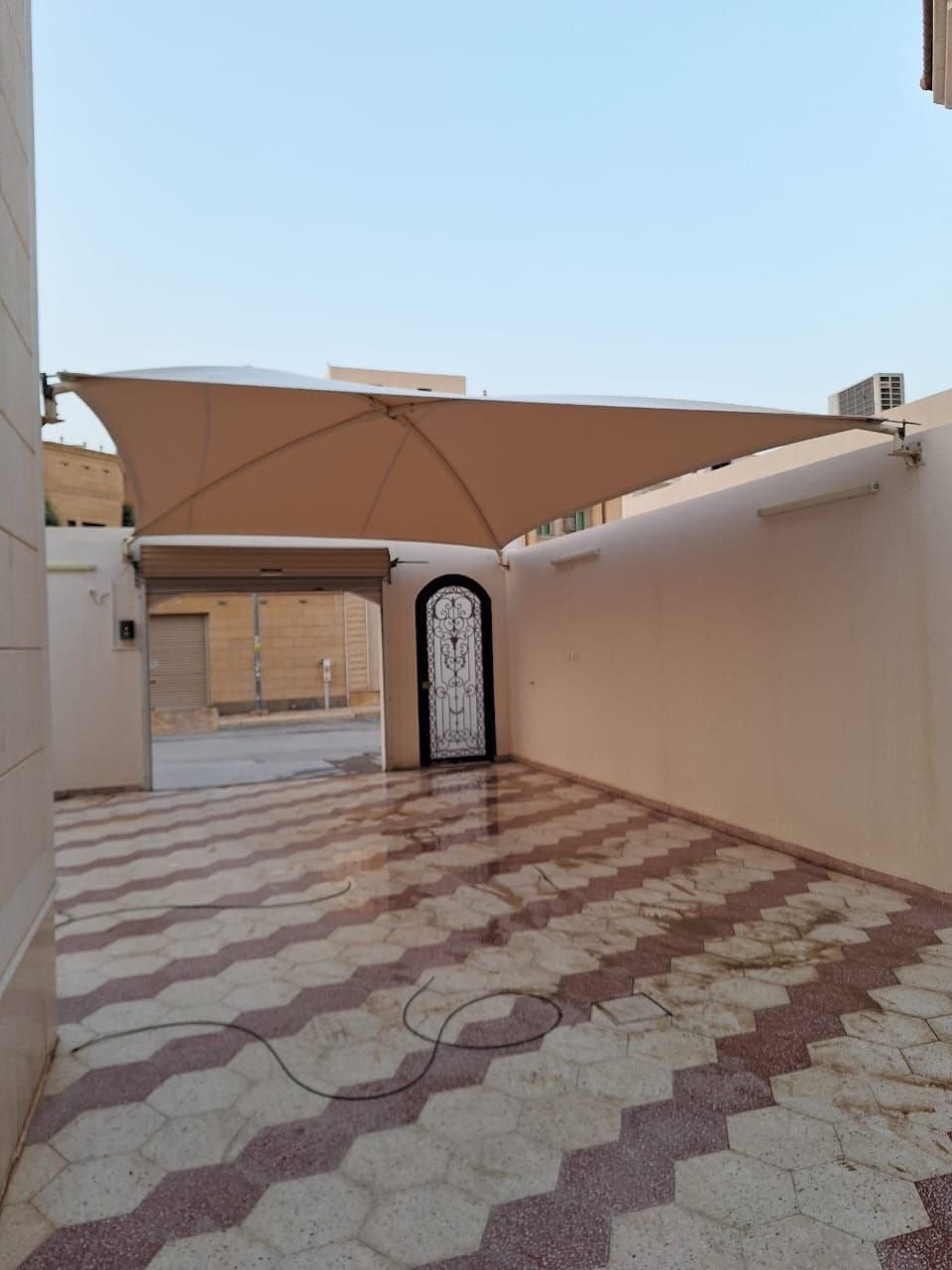 مظلات سيارات الجبيل | تركيب وتصميم مظلات مواقف السيارات