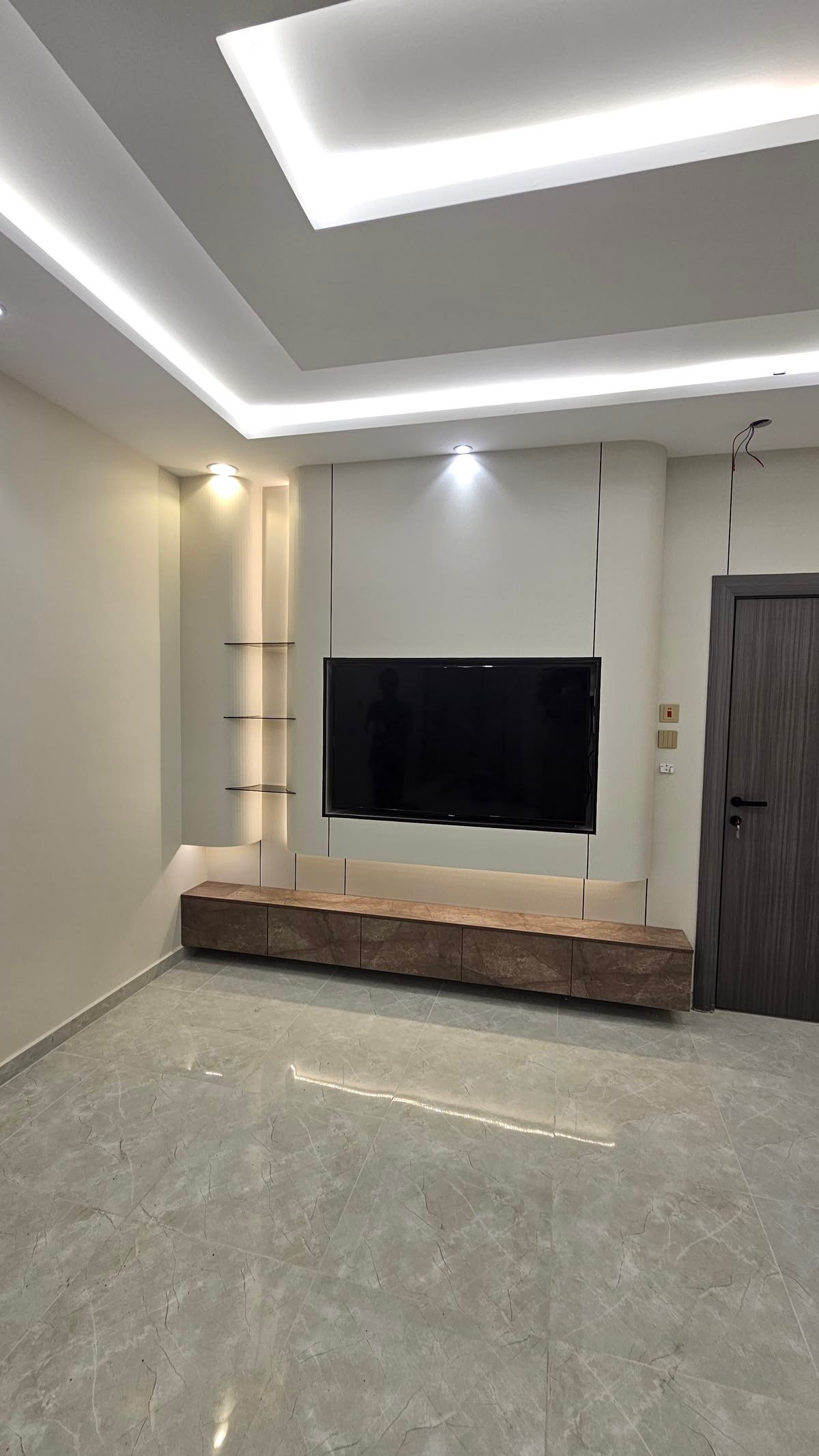 ديكورات شاشه تلفزيون الدمام | تصميم جدار تلفزيون عصري وفخم