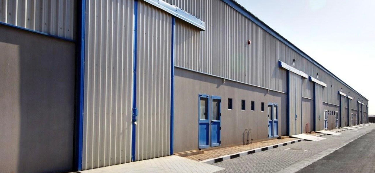  هناجر ومستودعات الدمام والخبر والجبيل وبقيق والقطيف – إنشاء وتركيب الهياكل المعدنية